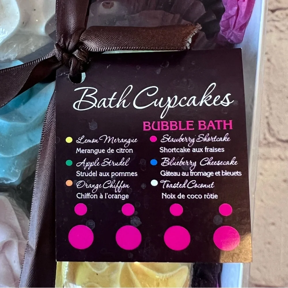 Bath Cupcakes Bubble Bath (1 missing) - Picture 4 of 12